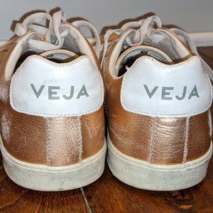 VEJA Rise Gold Sneaker